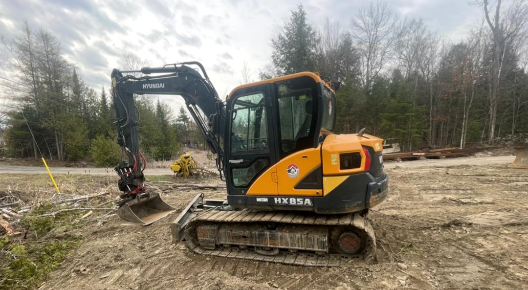 Green telehandler lifting building materials
